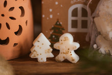 Load image into Gallery viewer, Box of 20 Gingerbread Men + Christmas Tree Soy Wax Melts
