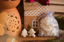 Load image into Gallery viewer, Box of 20 Gingerbread Men + Christmas Tree Soy Wax Melts
